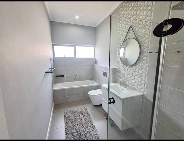 3 BEDROOM TOWNHOUSE FOR SALE IN PALM LAKES ESTATE